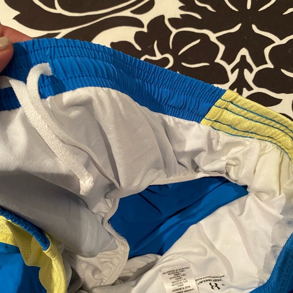 Under Armour Lined Shorts - Picture 6 of 6